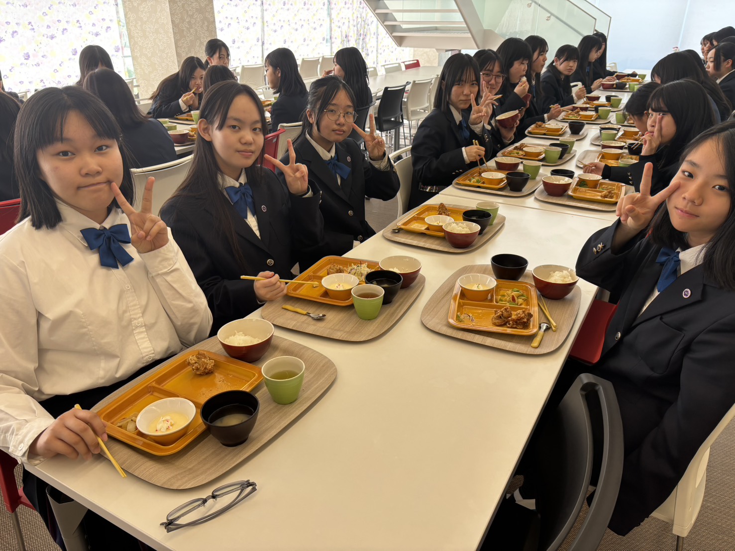 堺リベラル中学校　スクールランチ