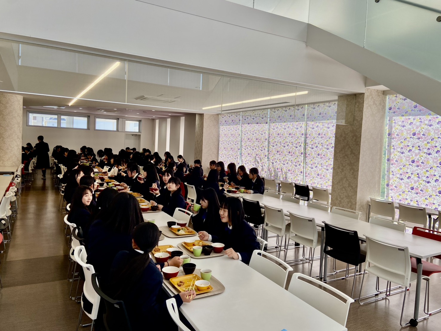堺リベラル中学校　スクールランチ