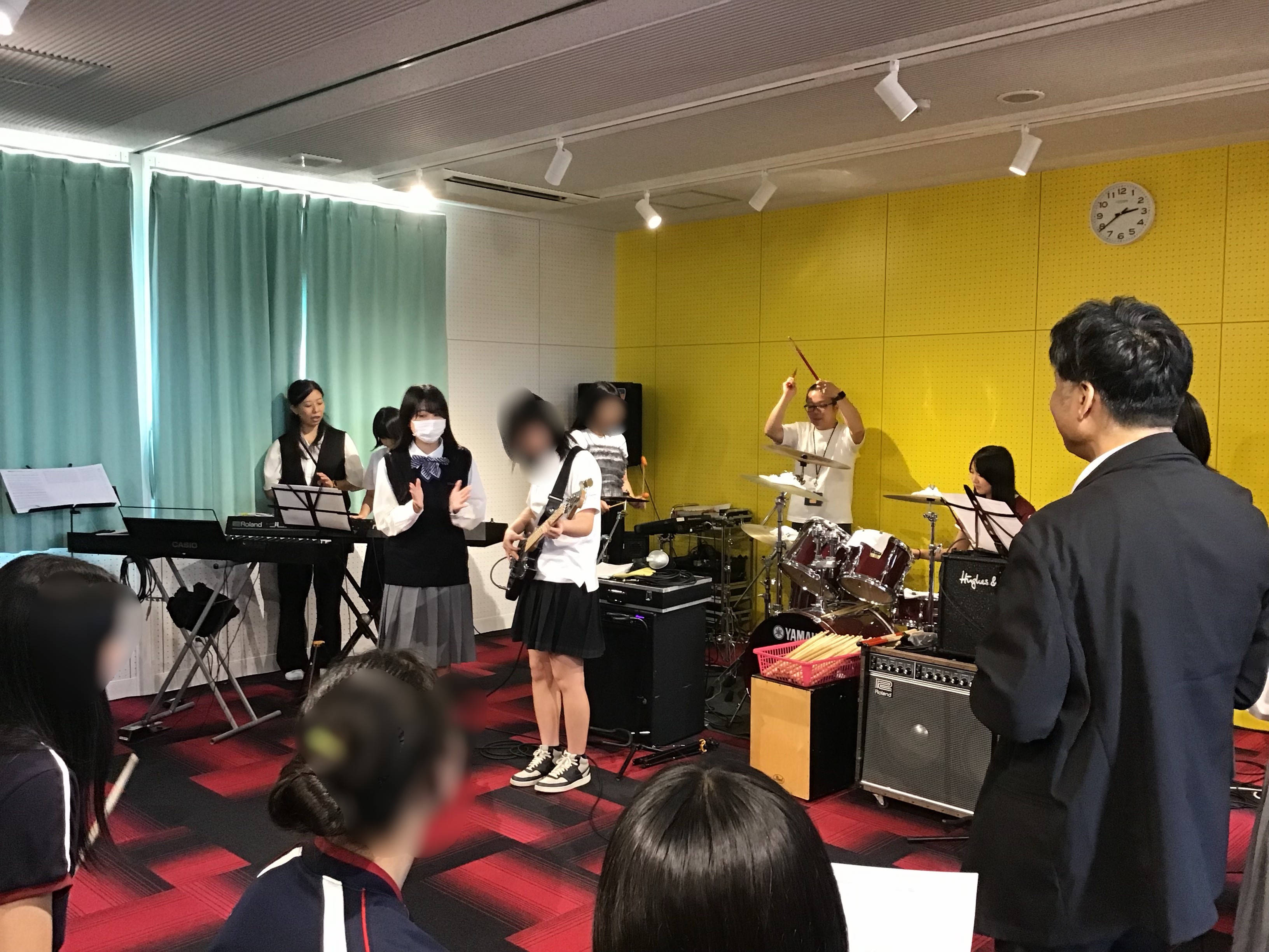 堺リベラル高校　楽器体験